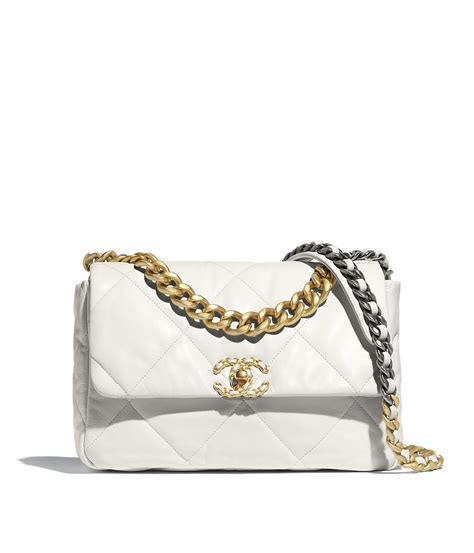 chanel 19 borsa bianca|The Chanel 19 Bag Features .